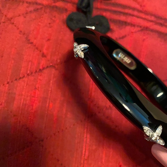 Create strong vibes with a fab, Mariam Salat black bangle! - Picture 6 of 8